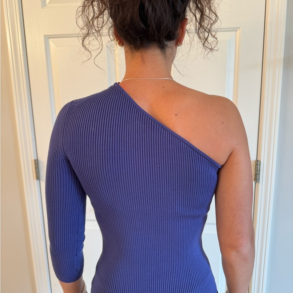 Cache Off-the-Shoulder Blue Sweater - Picture 4 of 5